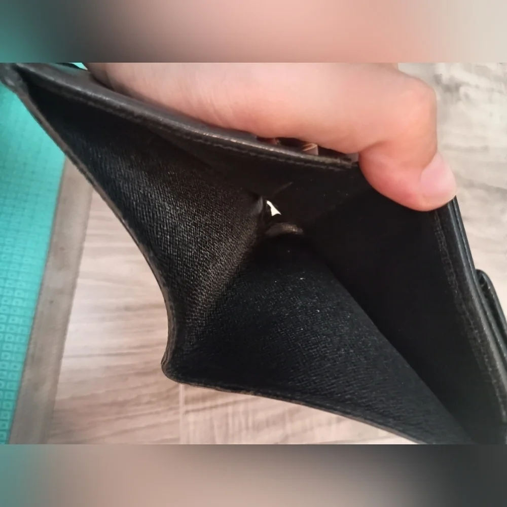 Louis Vuitton Black Taiga Leather Mens Multiple Wallet